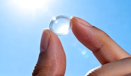 不知道如何选择隐形眼镜？可以看看隐形眼镜专家爱生华的建议